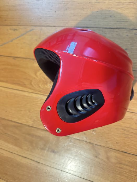 Capacete de criança vermelho
