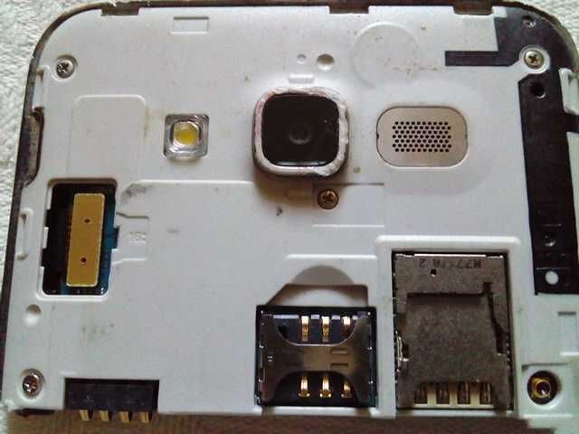 На продаж смартфон Samsung частина корпусу мікросхеми