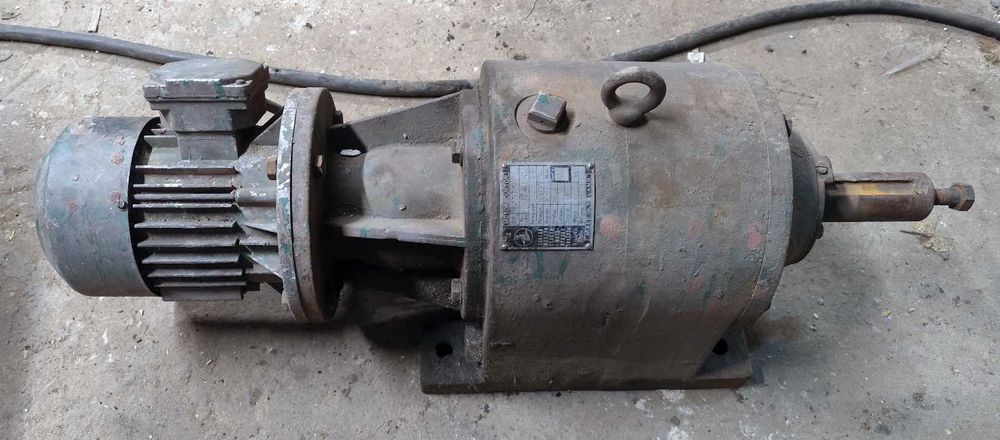 motoreduktor solidny PRL