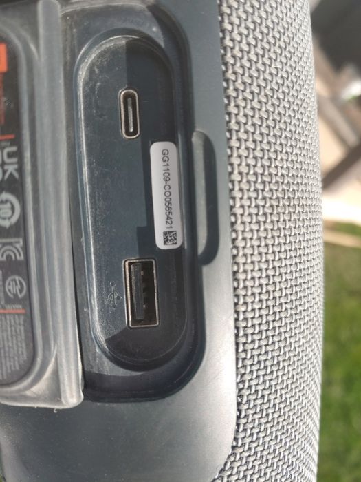 Музикальна колонка jbl essential charge 4