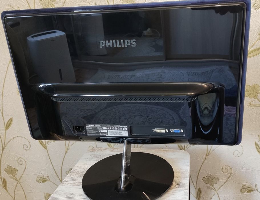 Монитор Philips 237E3Q