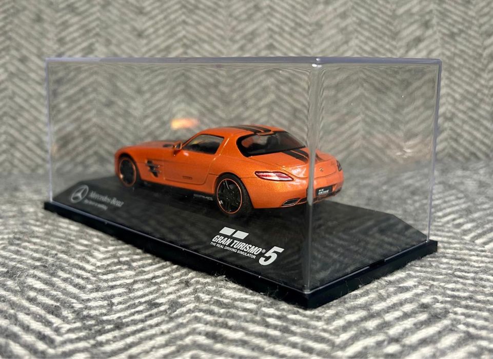 Модель Mersedez Benz SLS Amg Gran Turismo 5 Schuco 1/43