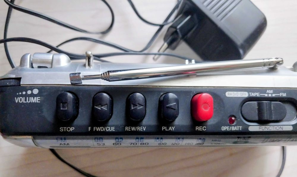 Радіокасетний магнітофон AIWA-Sony RM-P306.