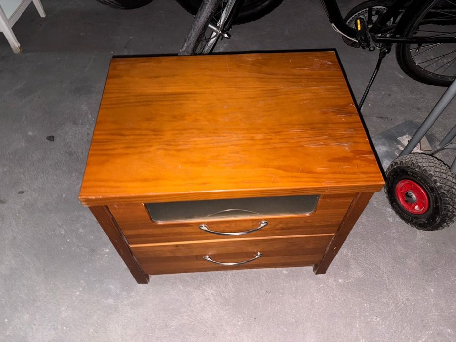 Banca cabeceira castanha com vidro