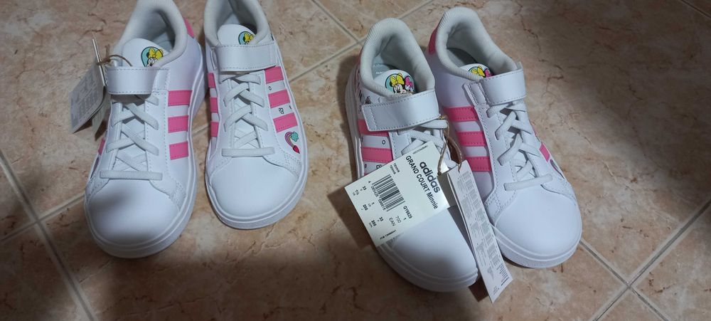 Sapatilhas adidas novas 33