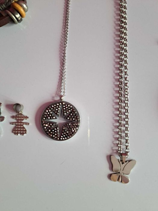 Conjunto de 2 colares, 5 pulseiras e 5 pendentes