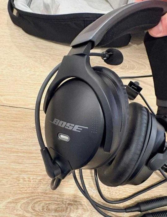 Auscultadores Bluetooth Bose A30 com ficha dupla para aviação, como novos.