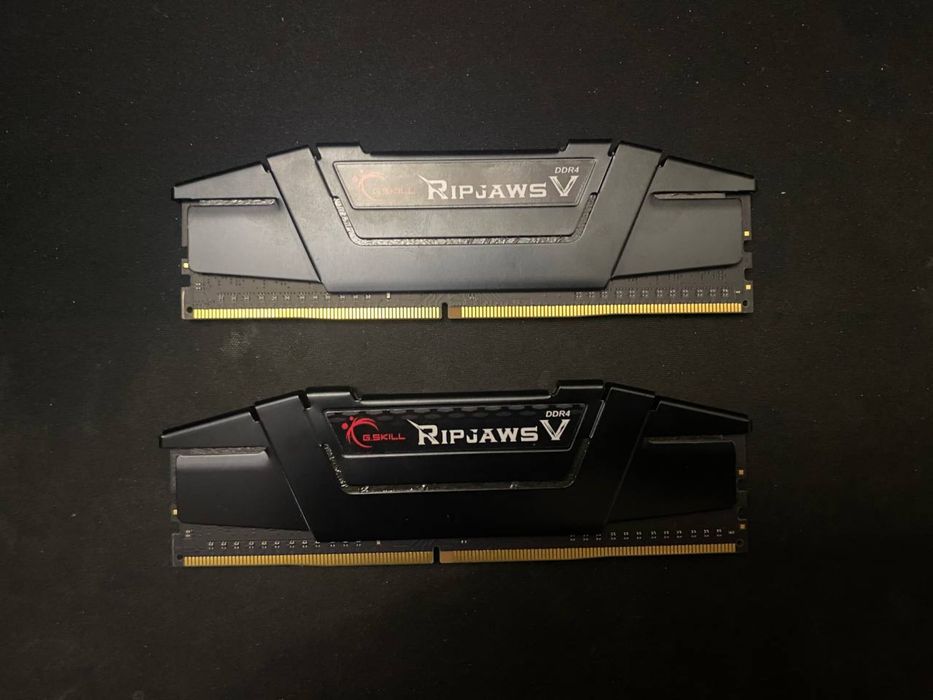 Модуль памʼяті DDR4 2x8GB/4000 G.Skill Ripjaws V Black
