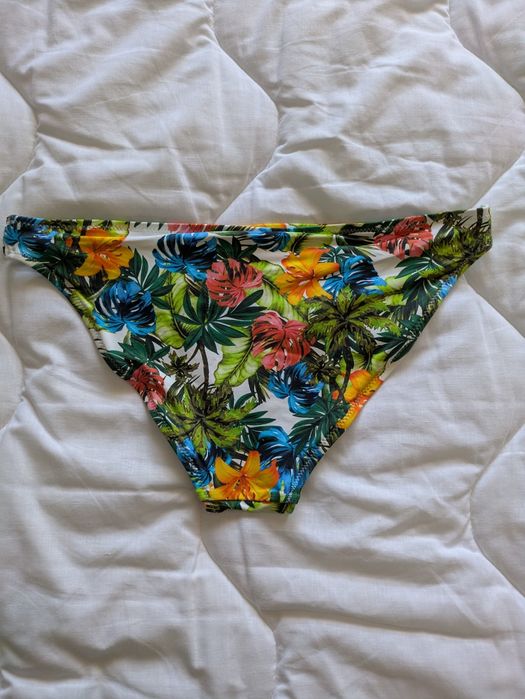 Partes de baixo de bikini de marca