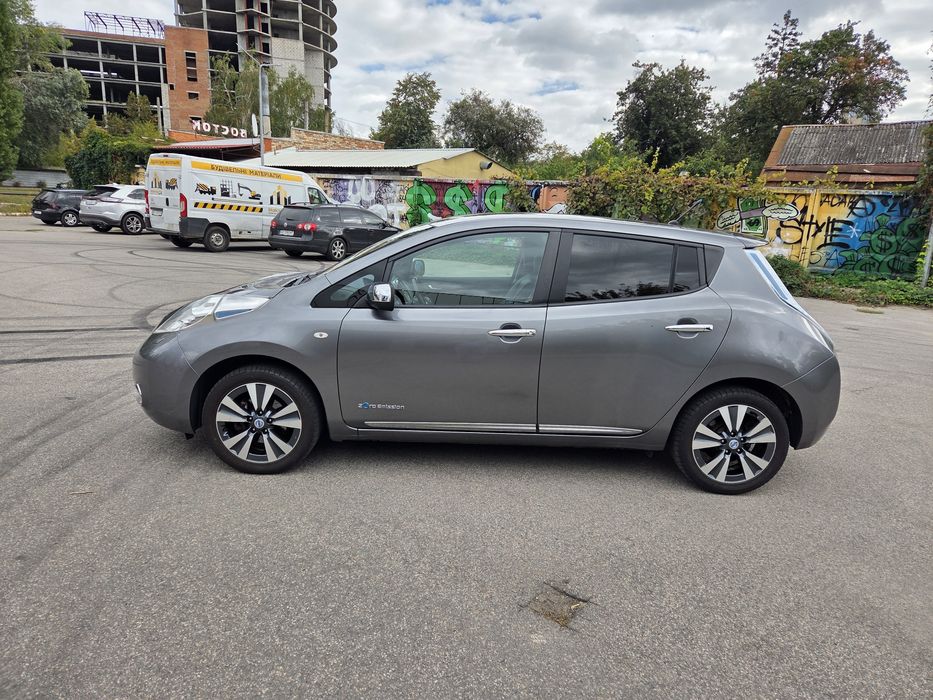 Аренда авто Nissan Leaf