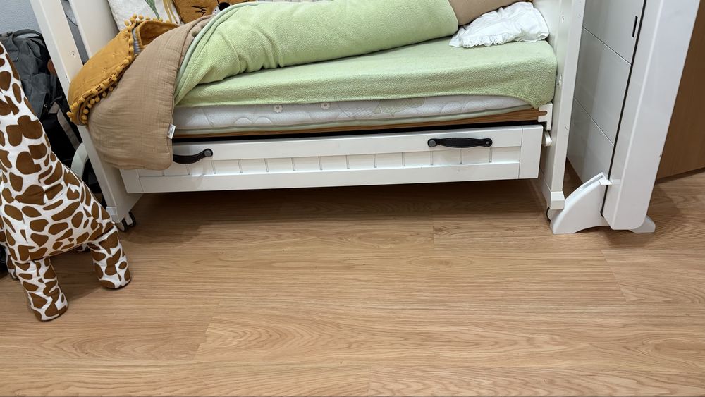 Berço de bebe com gaveta