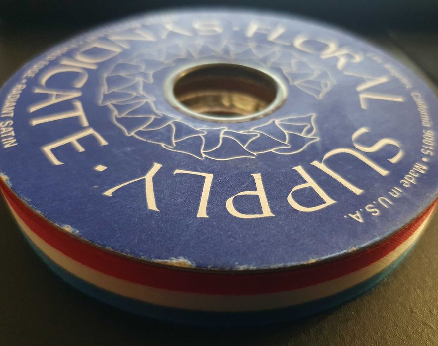 RARA Bobine de Fita de cetim Red/White/Blue, 45m, NOVA - USA - Anos 50