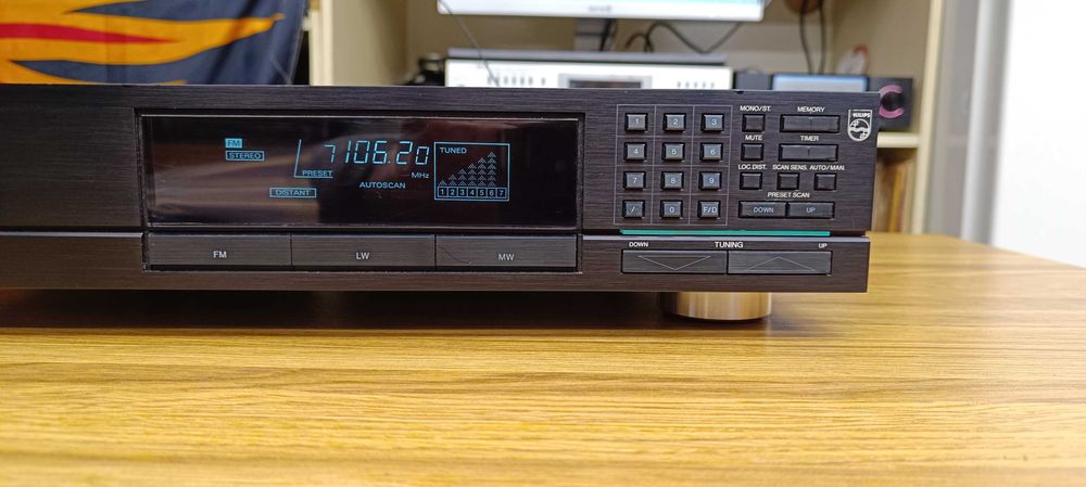 AM/FM тюнер Philips FT880