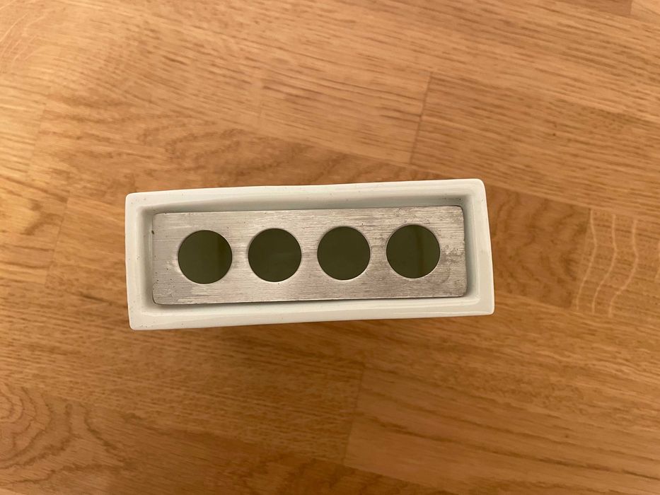Suporte para Escovas de Dentes em Cerâmica e Metal