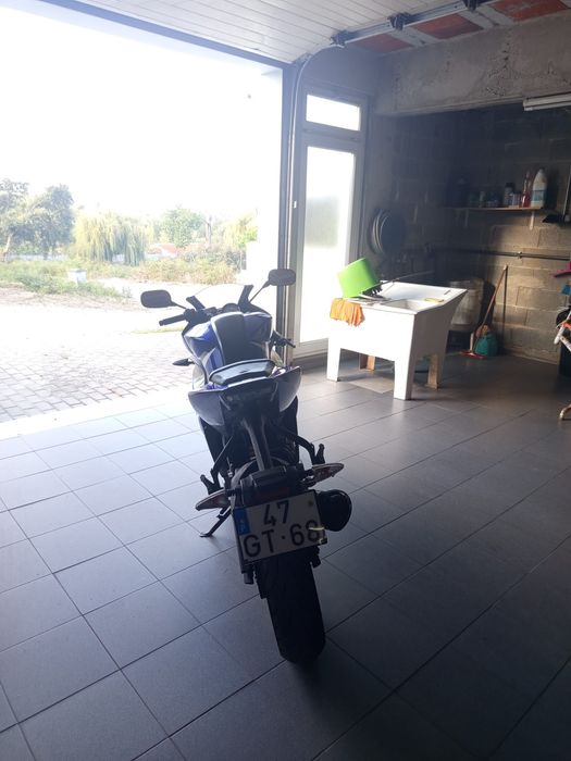 Yamaha YZF r125 bem estimada