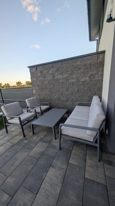 Zestaw aluminiowych mebli ogrodowych stolik, 2 krzesła i sofa