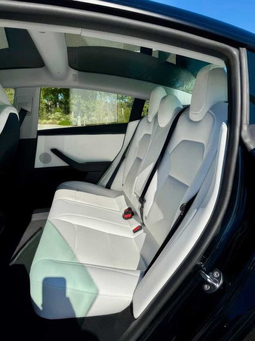 Tesla Model 3 Long Range      2025