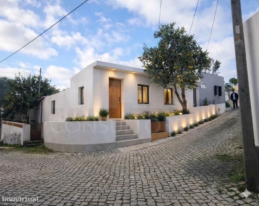 Oportunidade em Calhandriz: Moradia T2 Semi-Remodelada com Opção Ch...