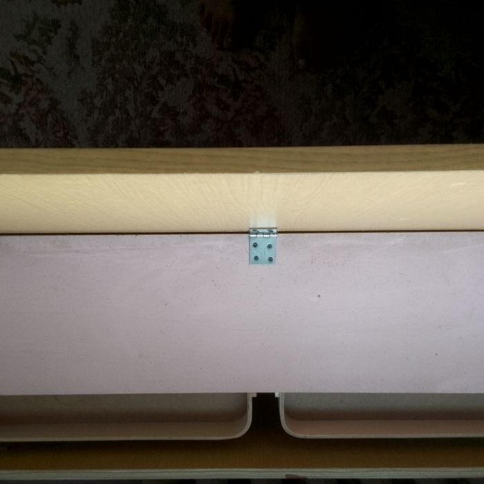 Продам стол,парту в отличном состоянии.