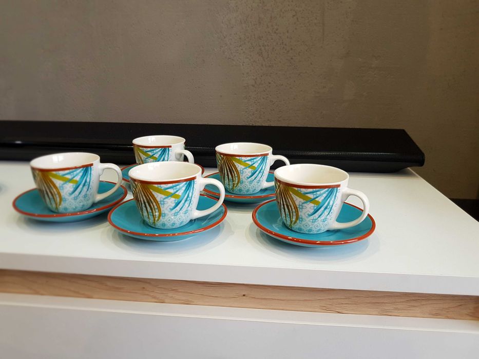 Zestaw filiżanek i talerzyków do kawy espresso