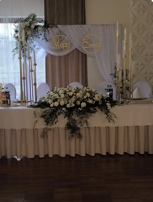 Wykonuje kompleksowe dekoracje ślubne i komunijne