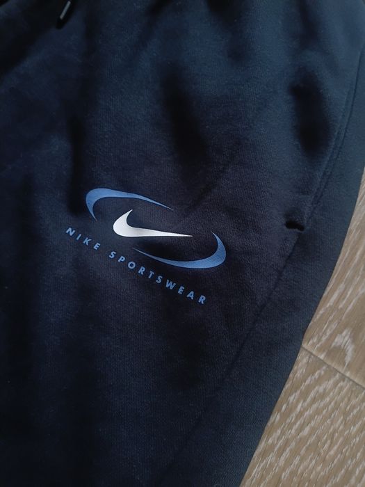 Чорні спортивні штани Nike