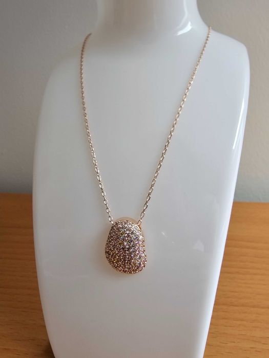 Colar em rose gold com zircónias cintilantes