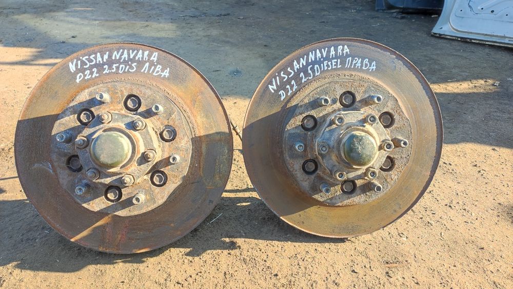 Передня Ступиця Ліва Права Nissan Navara D22 2.5 Дизель