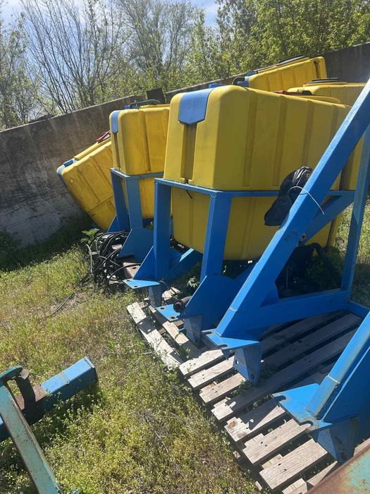 Ємність 800 літрів для навісного оприскувача