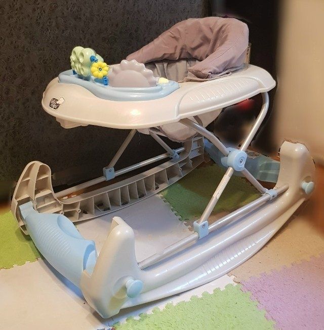 Дитячі ходунки ..