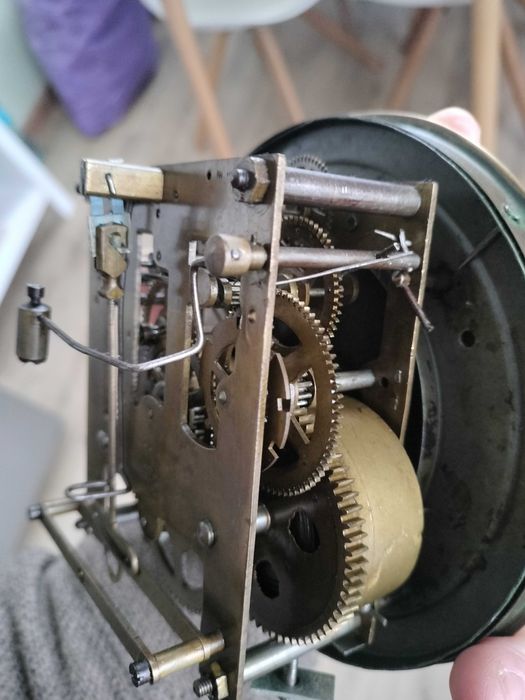 stary drewniany zegar wiszący