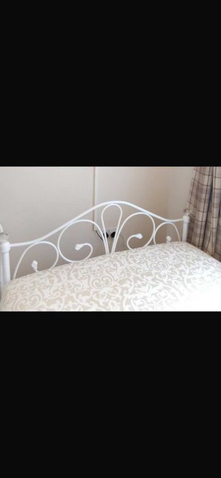 Cama de corpo e meio (de casal pequena)