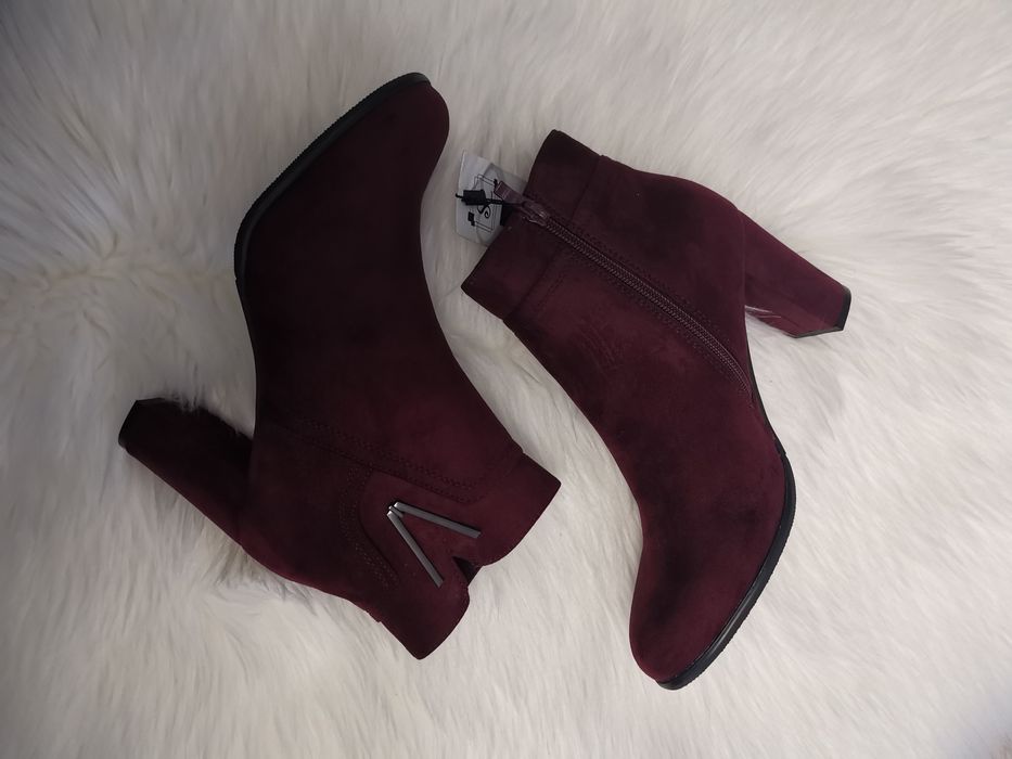 Botki w bordowym kolorze
