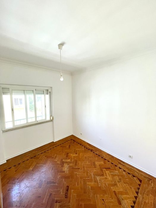 Apartamento T3 com muita luz mobilado 1.400€ em Almada  Cova da Piedade