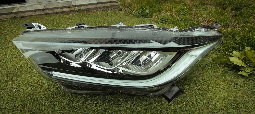 TOYOTA YARIS 4 IV Lampa Prawa Przód Full Led EUK0-8