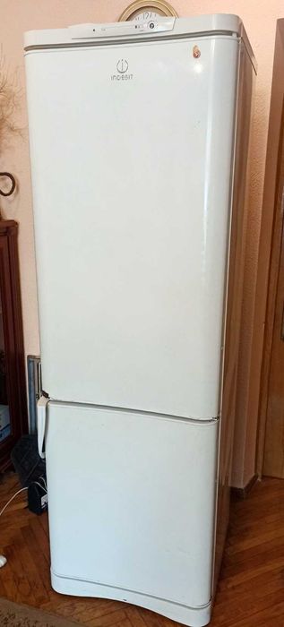Холодильник Indesit