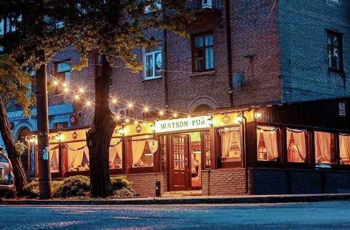 «Watson Pub» – справжній англійський паб у центрі міста.