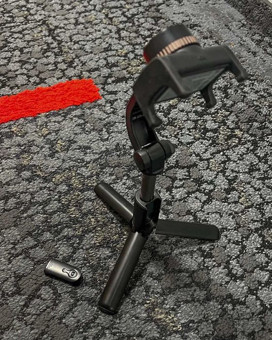 Statyw / Tripod do smartfona z pilotem Bluetooth