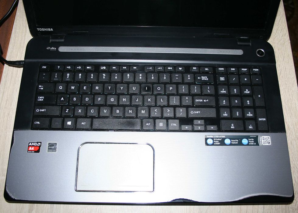 Laptop Toshiba Satellite L75D‑A – 17,3”, SSD, Windows 10 – dobry do filmów i prostych zadań
