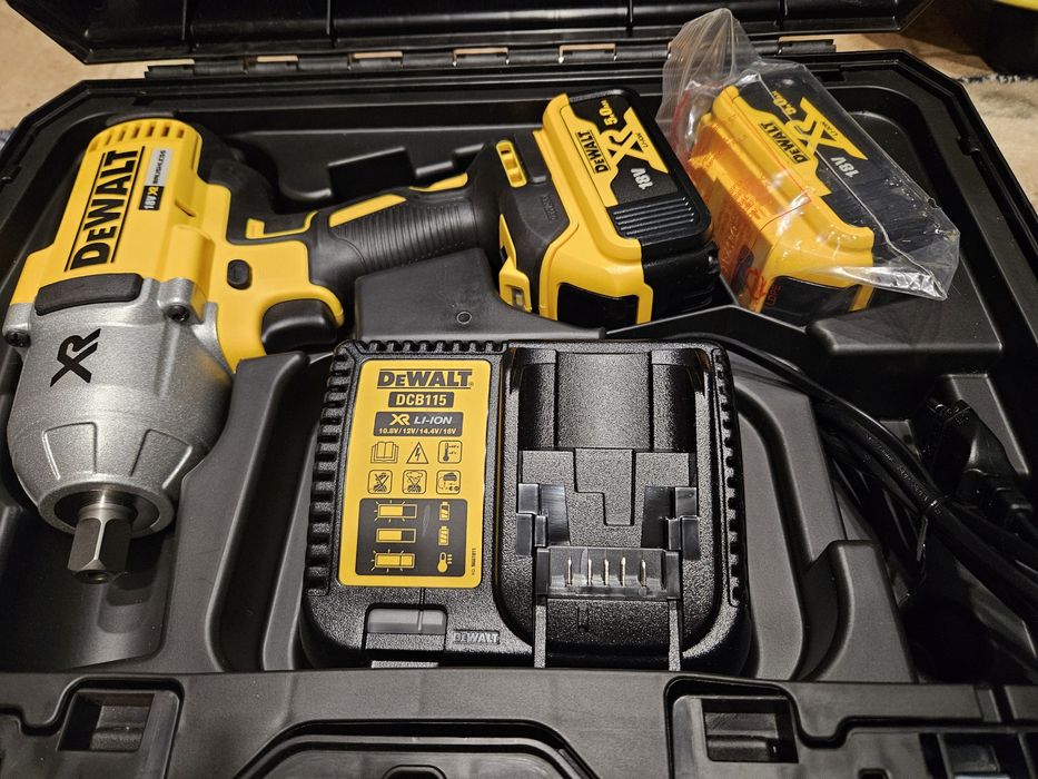 Гайковерт ударный DeWALT DCB 115 18V 2x5.0AH