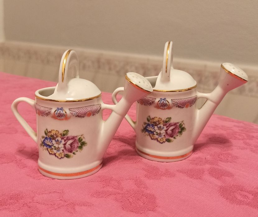 Várias peças de Porcelana Decorativas