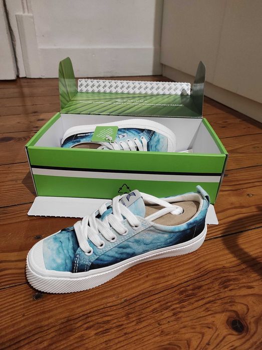 Cariuma Ocean Day Sneakers