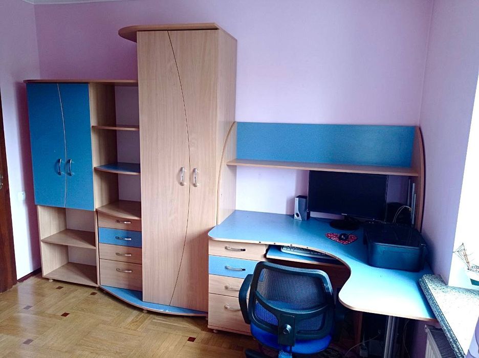 Набір меблів у дитячу кімнату