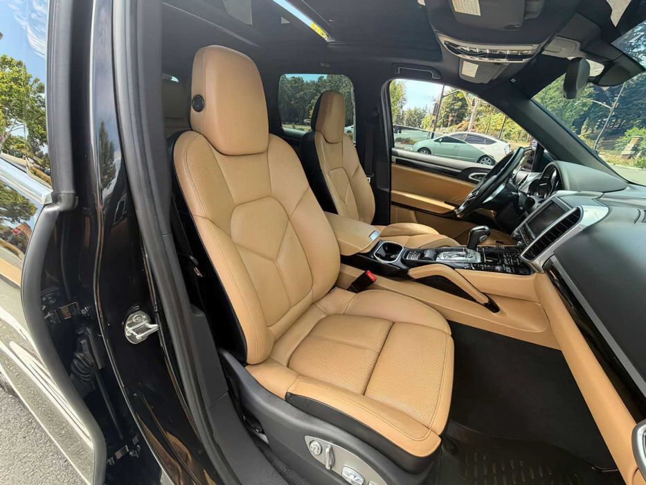 Porsche Cayenne Hybrid      2016