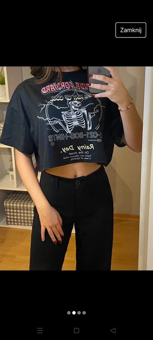 top, crop top, koszulka czarna z nadrukiem Shein.                
stan