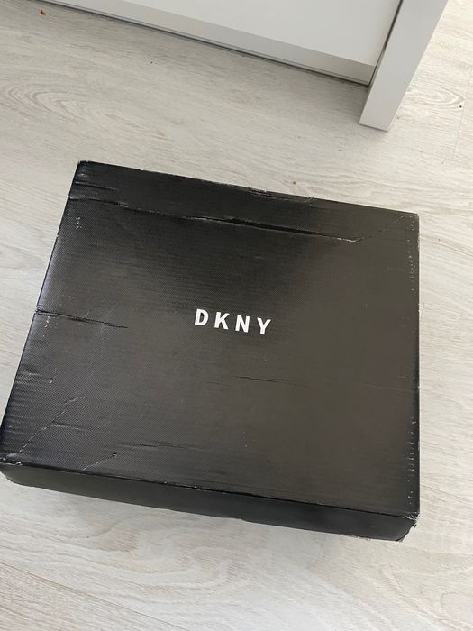 Nowe buty dkny na koturnie