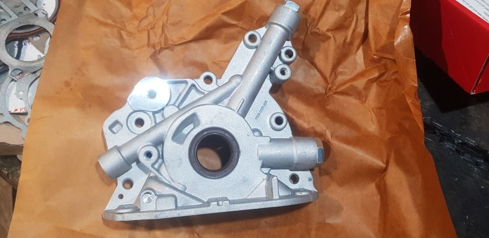 Масло насос , повністю новий