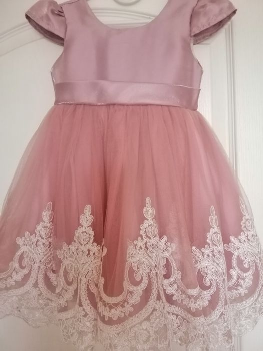 Продам святкову сукню на 2-3 р.