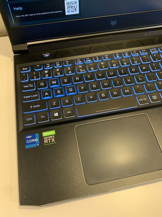 Acer Predator Helios 300 PH315-54 чудовий ігровий ноутбук