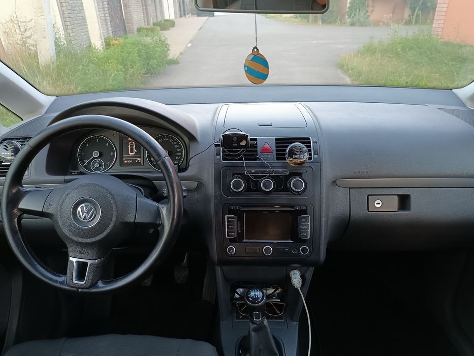Volkswagen Touran 2013 року